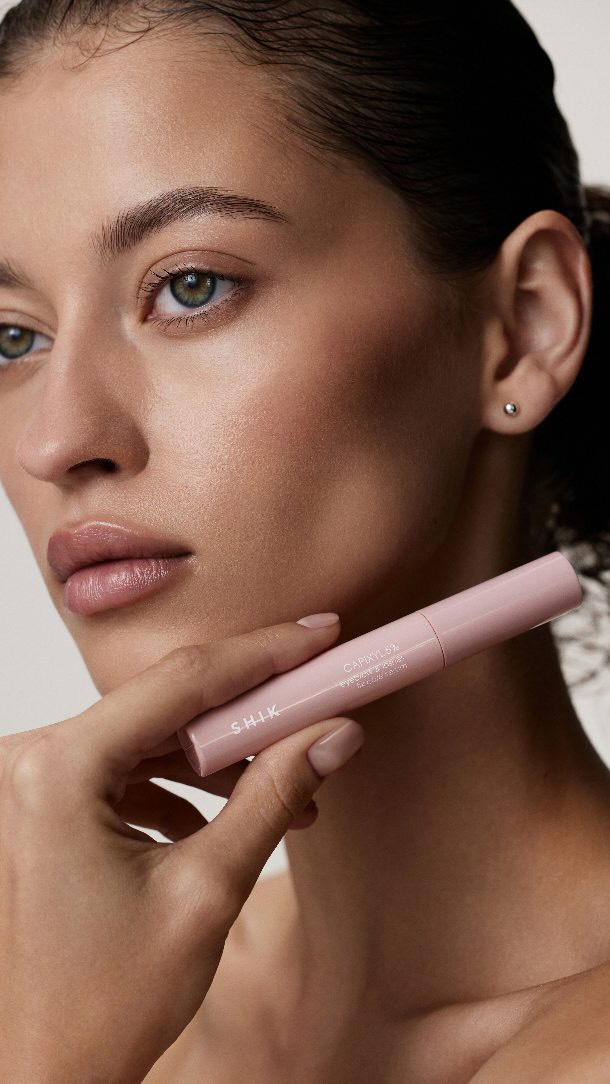 🎬 Concept dla Shikcosmetics 🌸 

Jak podoba Wam się to video?
I najważniejsze pytanie do Was 🤍
Czy to prawdziwa modelka, realne studio i produkt czy kampania stworzona przy użyciu AI?

Tworzymy zarówno autentyczne realizacje foto & video, jak i nowoczesne produkcje AI, które pozwalają markom działać szybciej, elastyczniej i bardziej kreatywnie.
Pokazujemy produkt, jego zastosowanie i estetykę. niezależnie od tego, czy powstaje na planie zdjęciowym, czy w świecie technologii.

Jeśli chcesz stworzyć kampanię dopasowaną do Twojej marki. Napisz do nas.
📩 zuza@lovesocialmedia.pl
📞 694 204 378
💌 lub zostaw DM 
odezwiemy się jak najszybciej.

AGENCJA SOCIAL MEDIA | PRODUKCJA VIDEO | AI SHOOT | DIGITAL BEAUTY | CONTENT MARKETING | META ADS | SOCIAL MEDIA STRATEGY | MARKETING BEAUTY | VIDEO PRODUCTION | AGENCJA MARKETINGOWA

#lovesocialmedia #aishoot #digitalbeauty #socialmediaagency #videomarketing